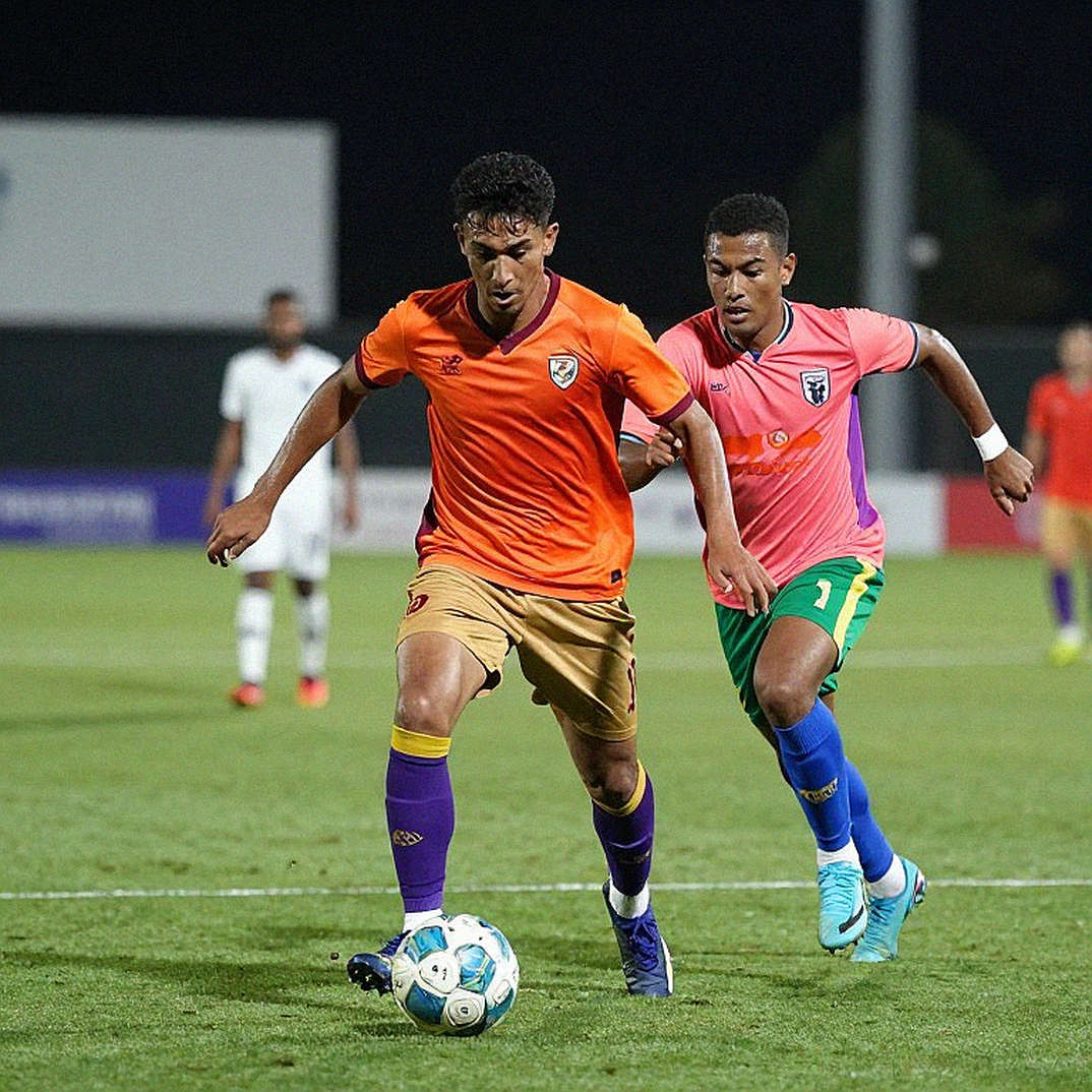 Hàng ba ở V.League 1: Khi nỗi sợ khoác áo tiến bộ Hàng ba ở V.League 1: Khi nỗi sợ khoác áo tiến bộ