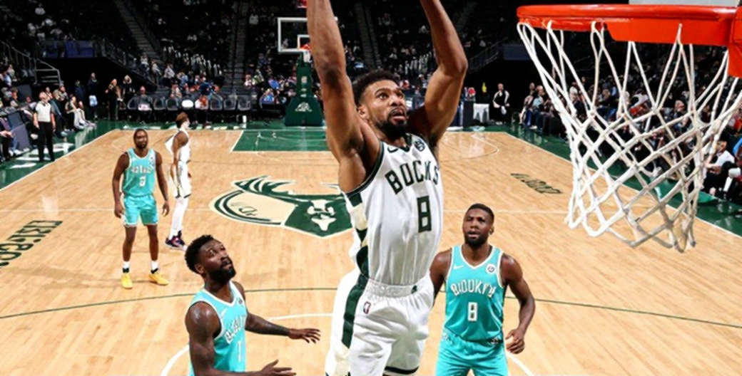 Unicaja và canh bạc mang tên Willy Hernangómez: Trung phong 32 tuổi, PIR 32, và một tối trở về Madrid Unicaja và canh bạc mang tên Willy Hernangómez: Trung phong 32 tuổi, PIR 32, và một tối trở về Madrid