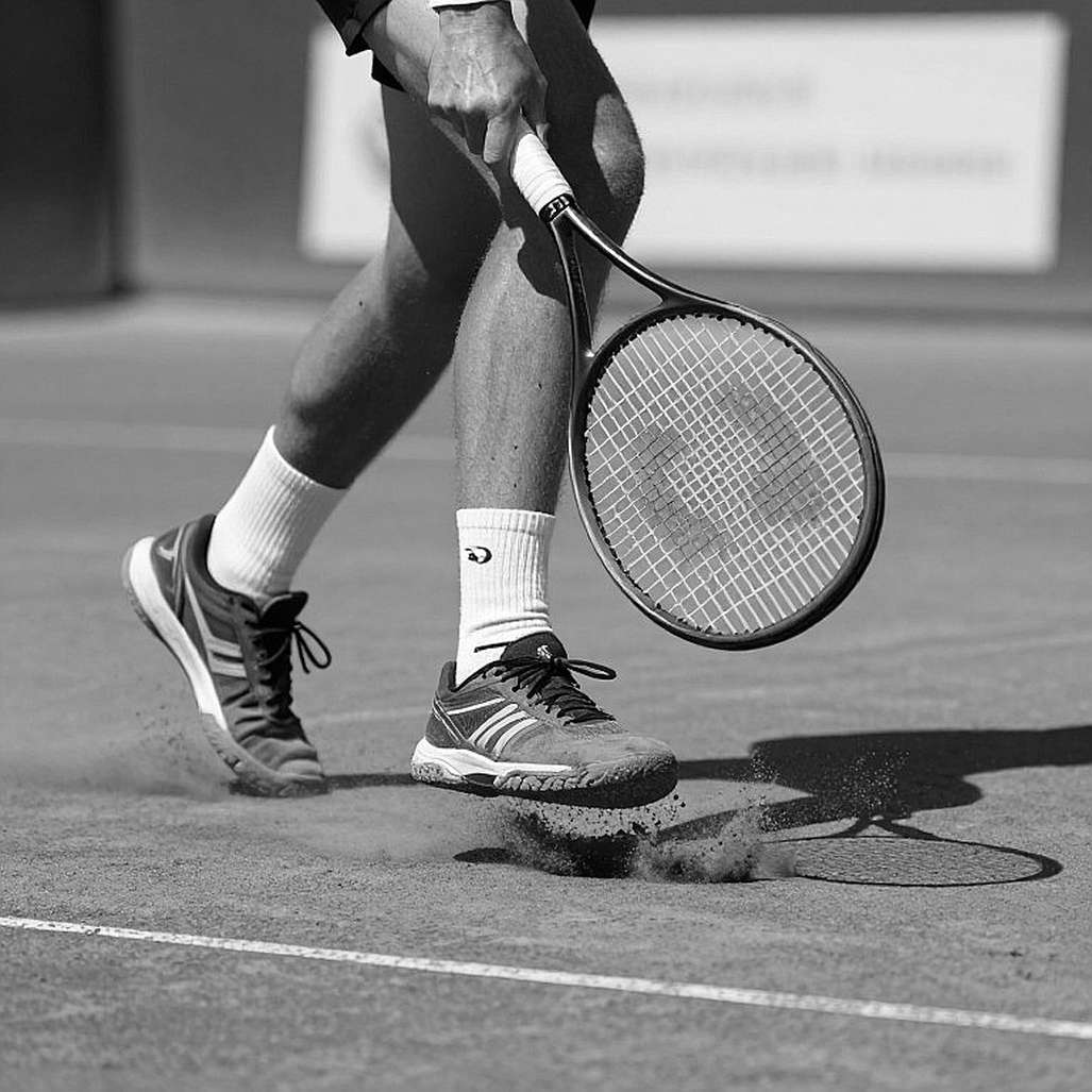 ATP Chengdu: Brooksby vào tứ kết trong tuần lễ của giao bóng, hạt giống rụng hàng loạt