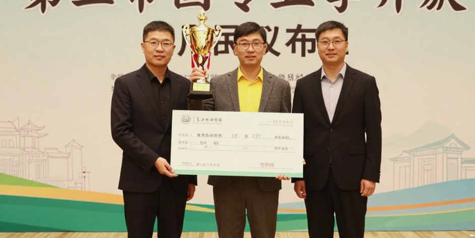 Cờ vua: Bản tin gán nhầm chức danh 'Chủ tịch FIDE' và câu chuyện về DVD khai cuộc Phòng thủ Ấn Độ của Vua