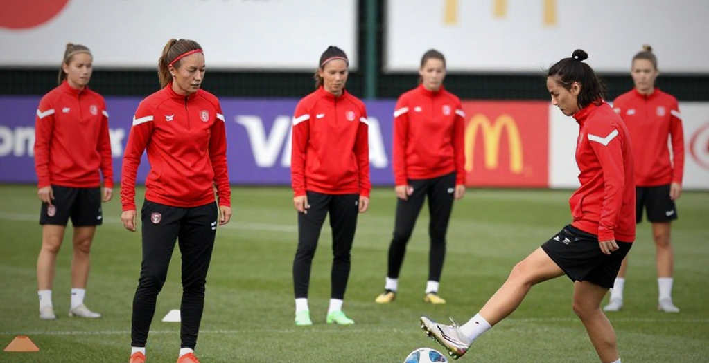 Timber lốp bóng kiểu Bergkamp: Arsenal phá khối phòng ngự thấp, Man United sụp đổ vì hai khoảnh khắc Timber lốp bóng kiểu Bergkamp: Arsenal phá khối phòng ngự thấp, Man United sụp đổ vì hai khoảnh khắc