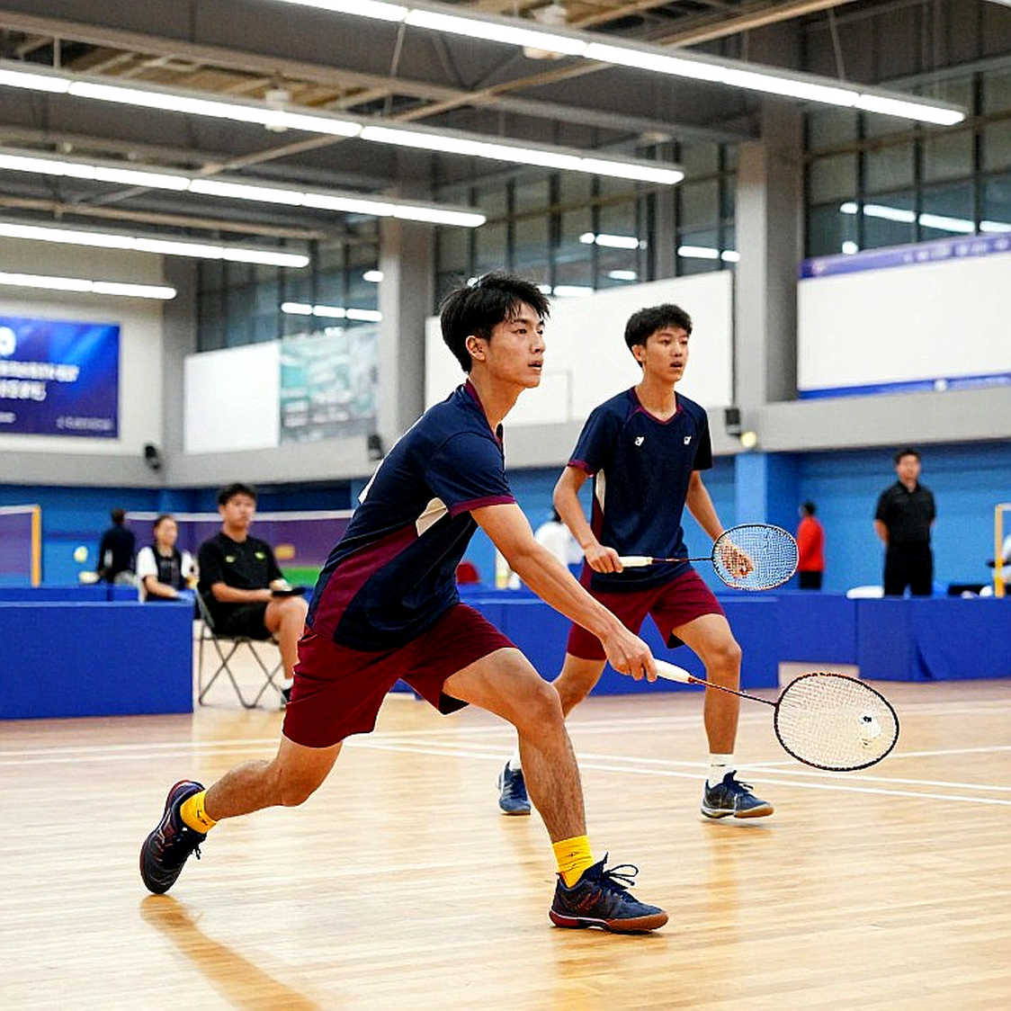 Alwi Farhan và buổi tập cùng Kento Momota: Khi dữ liệu im lặng trước một cái bắt tay
