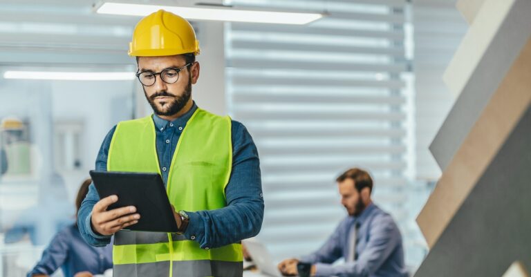 Maximize your efficiency with field service management software